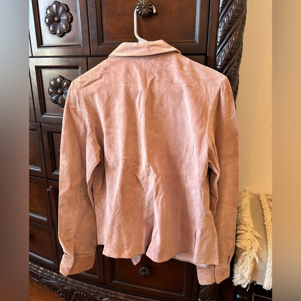 Elegant Suede Blazer in Soft Pink - Picture 2 of 5